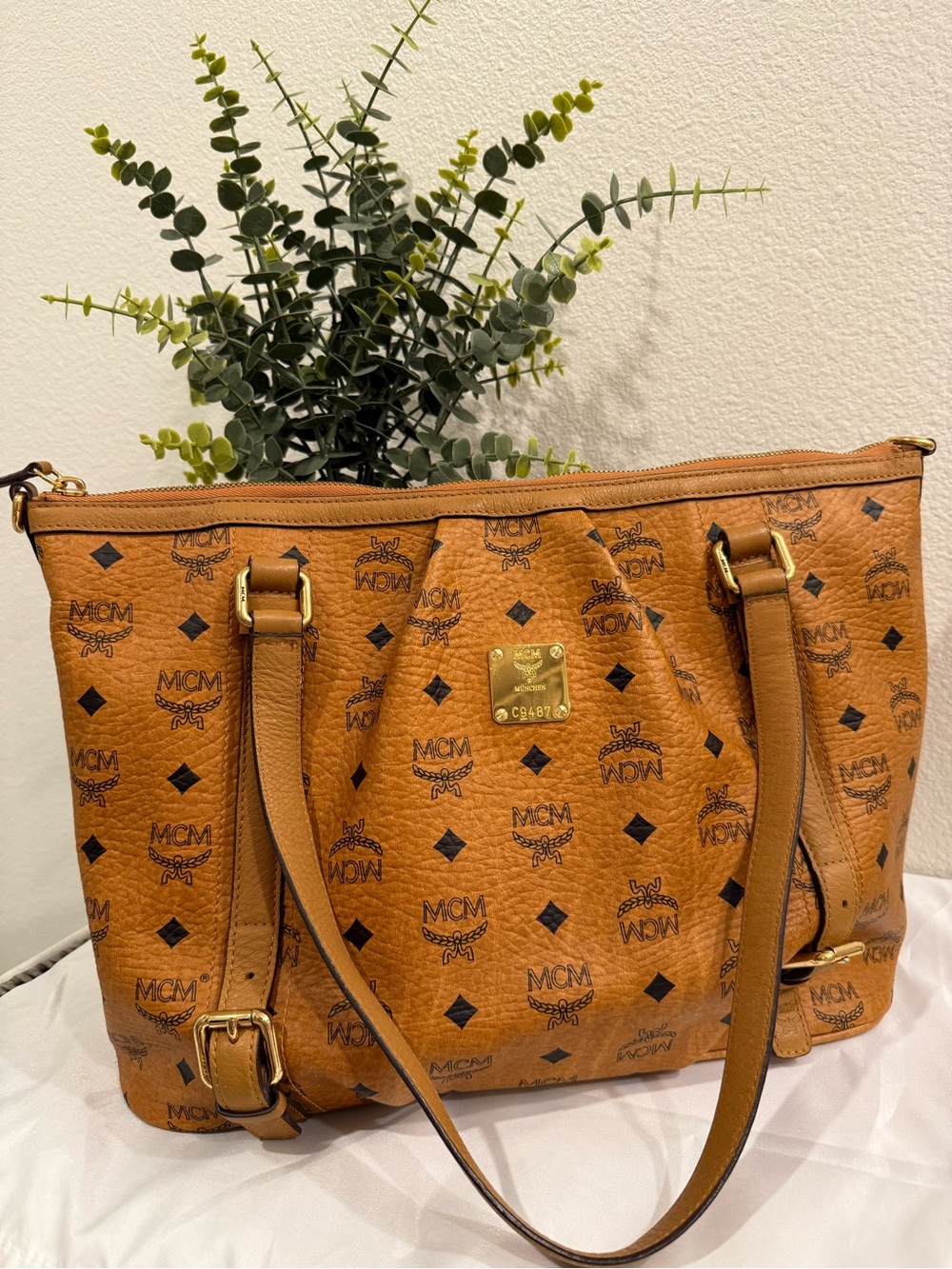 MCM Visetos Shoulder / Crossbody Bag Cognac Preloved